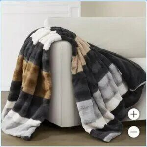 Brooklyn Loom Ultra Soft Blanket Throw - NWT